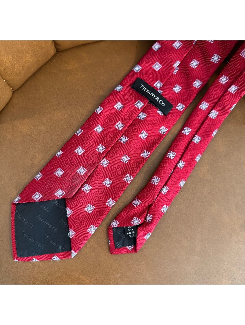 Tiffany & Co. 100% Silk Made in Italy Neck Tie Red Pattern